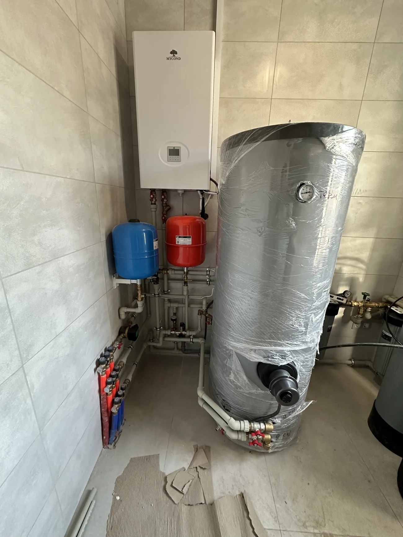 Freistehende Villa mit Mycond Split Wärmepumpen BeeHeat MHS-U12BH
