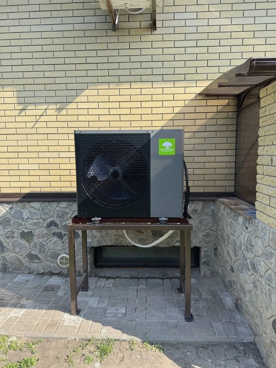 Cottage ausgestattet mit Mycond Split-Wärmepumpen der BeeHeat-Serie