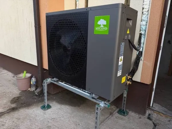 Reihenhaus mit Mycond Split Wärmepumpen der BeeHeat Serie