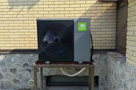 Cottage ausgestattet mit Mycond Split-Wärmepumpen der BeeHeat-Serie